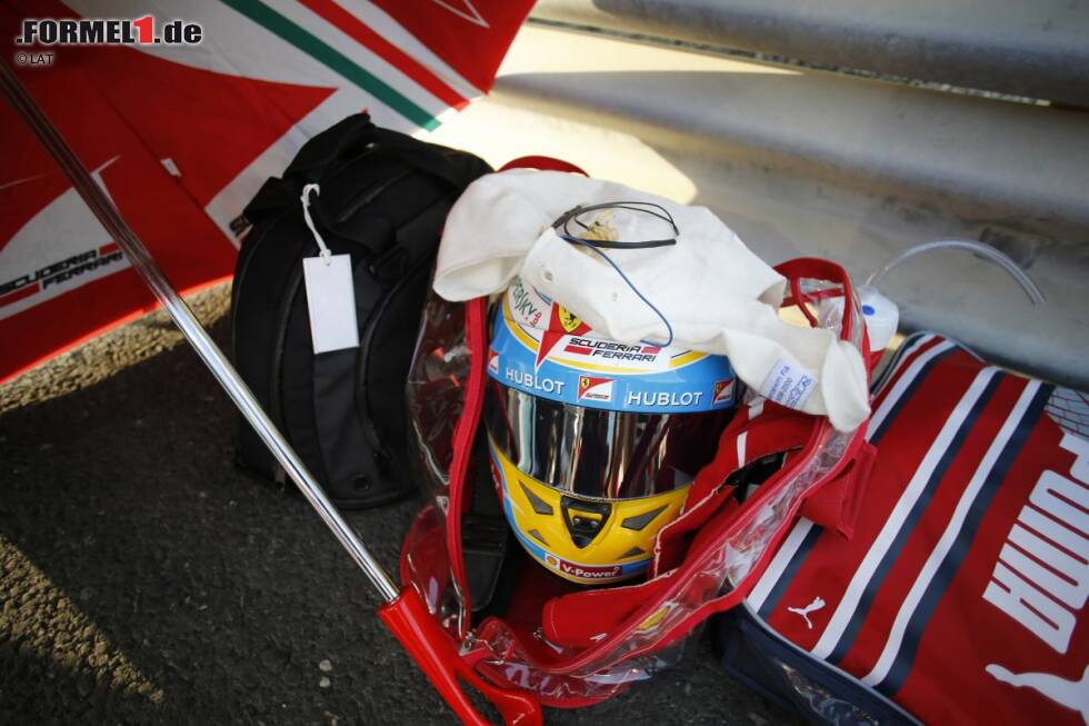 Foto zur News: AS (Spanien): &quot;Alonso riskierte seinen Hals, um Fünfter zu werden. Siebter Sieg von Vettel in Folge. Vettel macht alles dem Erdboden gleich - elfter WM-Erfolg.&quot;