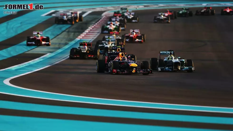 Corriere della Sera (Italien): "Vettel ist ein Räuber in der Wüste. Sebastian ist ein unersättlicher Meister, der mit Hilfe einer Rennbahn, die wie für ihn geschaffen ist, die Gegner arg unter Druck setzt. Vor einem derartigen Phänomen können sich die Rivalen nur noch verneigen. Ferrari schafft es auf Platz fünf." Foto zur News: Corriere della Sera (Italien): "Vettel ist ein Räuber in der Wüste. Sebastian ist ein unersättlicher Meister, der mit Hilfe einer Rennbahn, die wie für ihn geschaffen ist, die Gegner arg unter Druck setzt. Vor einem derartigen Phänomen können sich die Rivalen nur noch verneigen. Ferrari schafft es auf Platz fünf."