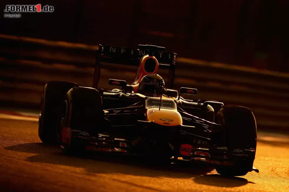 Repubblica (Italien): "In der Formel Vettel kämpft man um Krümel. In Abu Dhabi dominiert Sebastian das ganze Rennen. Wenn er fährt, scheint die Rennbahn kürzer, die Kurven sind geschmeidiger. Vettel fährt, als würde die Rennbahn nur ihm gehören, wie eine Primaballerina. Er rennt mit Eleganz und Stärke." Foto zur News: Repubblica (Italien): "In der Formel Vettel kämpft man um Krümel. In Abu Dhabi dominiert Sebastian das ganze Rennen. Wenn er fährt, scheint die Rennbahn kürzer, die Kurven sind geschmeidiger. Vettel fährt, als würde die Rennbahn nur ihm gehören, wie eine Primaballerina. Er rennt mit Eleganz und Stärke."