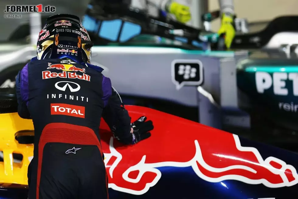Tuttosport (Italien): "Nach seinem siebten Erfolg in Serie fehlen Vettel nur noch zwei Siege, um Ascaris Rekord einzustellen. In Abu Dhabi schwitzt Vettel nicht, um einen weiteren Sieg in die Tasche zu stecken. Ferrari entscheidet sich für die richtige Strategie und schafft es auf Platz fünf." Foto zur News: Tuttosport (Italien): "Nach seinem siebten Erfolg in Serie fehlen Vettel nur noch zwei Siege, um Ascaris Rekord einzustellen. In Abu Dhabi schwitzt Vettel nicht, um einen weiteren Sieg in die Tasche zu stecken. Ferrari entscheidet sich für die richtige Strategie und schafft es auf Platz fünf."