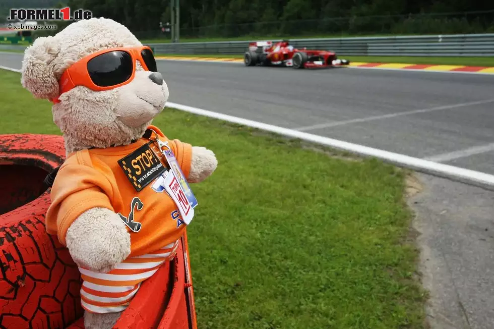 Foto zur News: Sport (Spanien): "Nur Vettel konnte einen großen Alonso ausbremsen. Der deutsche Pilot hat den Großen Preis von Belgien mit totaler Autorität dominiert."