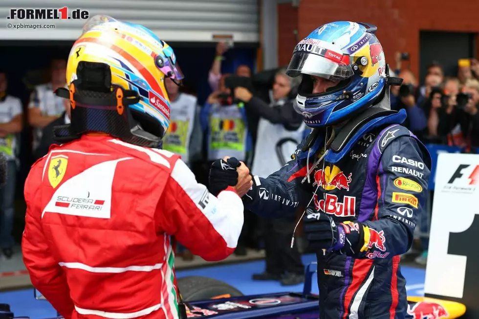 Foto zur News: AS (Spanien): "Es war ein Zeitfahren zwischen Vettel und Alonso. Ferrari hat sich verbessert, doch sie müssen noch besser werden: Alonso braucht einen besseren Wagen, um Vettel zu schlagen - den neuen Platinblonden."