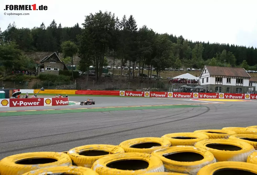 Foto zur News: Le Monde (Frankreich): "Sebastian Vettel deklassiert die Konkurrenz. Auch dank eines fantastischen Autos ist er seinem vierten Titel einen großen Schritt näher gekommen. Alonso minimiert den Schaden, er bekommt beim Heimrennen in Monza die Chance zur Revanche."