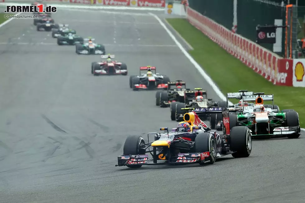 Foto zur News: Daily Mail (Großbritannien): "Vettel schafft Klarheit: Die britischen Hoffnungen werden zertrümmert, der Red-Bull-Meister kann seinen vierten Titel bereits fühlen. Nach einem Qualifying, dass für das britische Quartett so viel versprach, gehörte das Rennen ganz Vettel. Der Deutsche vergoss Champagner auf dem Podium, als ob die Party zu seinem vierten WM-Titel schon begonnen."