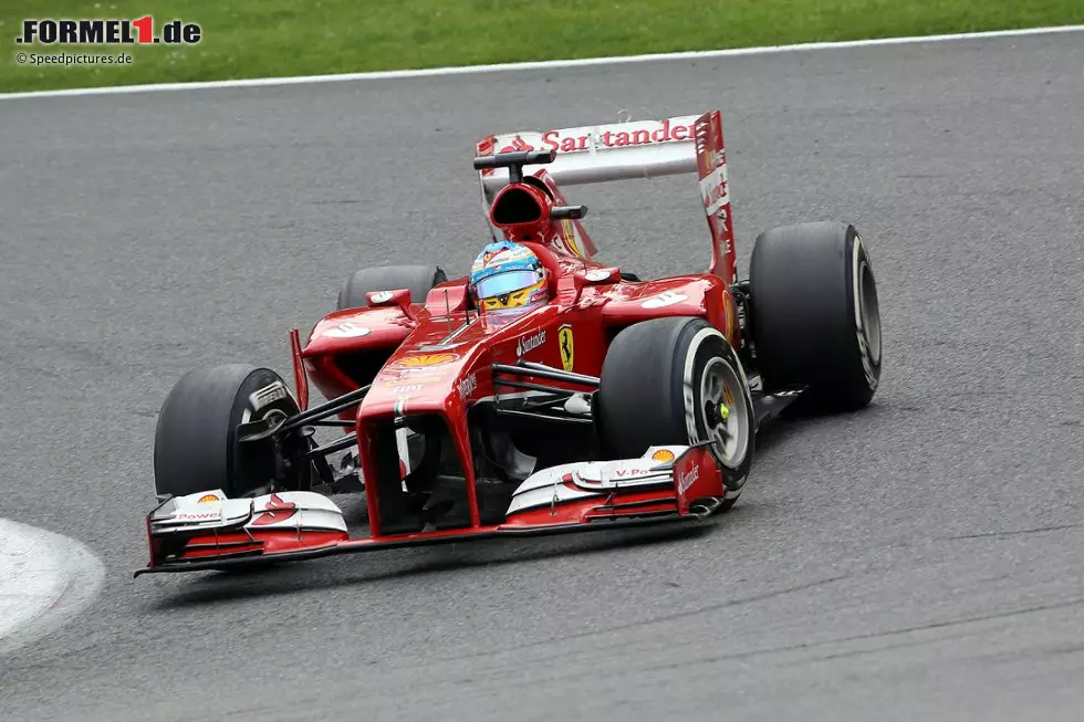 Foto zur News: Marca (Spanien): "Aufholjagd und Riesenrennen von Alonso - doch Vettel stellt ihn in den Schatten. Es war vielleicht das beste Rennen Alonsos in seiner Formel-1-Karriere, trotzdem setzt sich Vettel auf 46 Punkte ab."