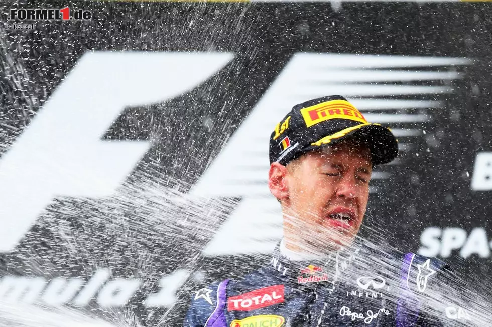 Foto zur News: Corriere dello Sport (Italien): "Vettel bleibt unerreichbar, unbesiegbar in seinem Red Bull, bei dem man keine Fehler finden kann. Alonso glänzt mit einer Leistung, die einen Oscar verdient. Bis zum Schluss kämpft er ohne Pause und fährt vom neunten auf den zweiten Platz."