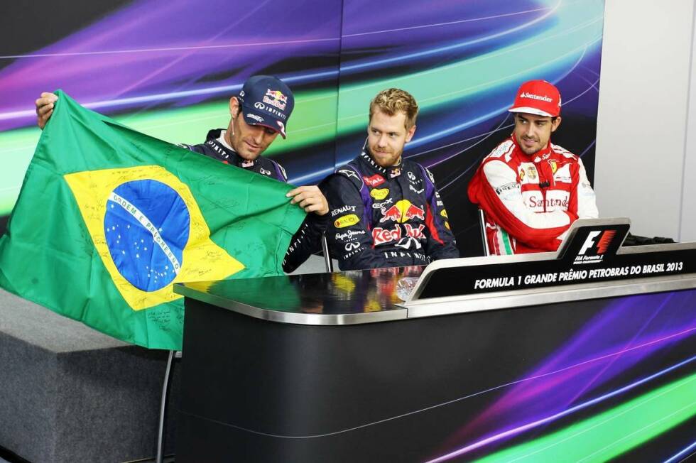 Foto zur News: Blick (Schweiz): &quot;Vettel dachte keine Sekunde daran, Teamkollege Webber zum Abschied den Sieg zu schenken. Vettel will alles. Kein Gedanke, seinen 39. GP-Sieg, den 9. in Serie, den 13. in dieser Saison, zu verschenken. Teamkollege Webber verlässt die Formel 1 nach 215 Rennen deshalb mit dem 2. Platz.&quot;