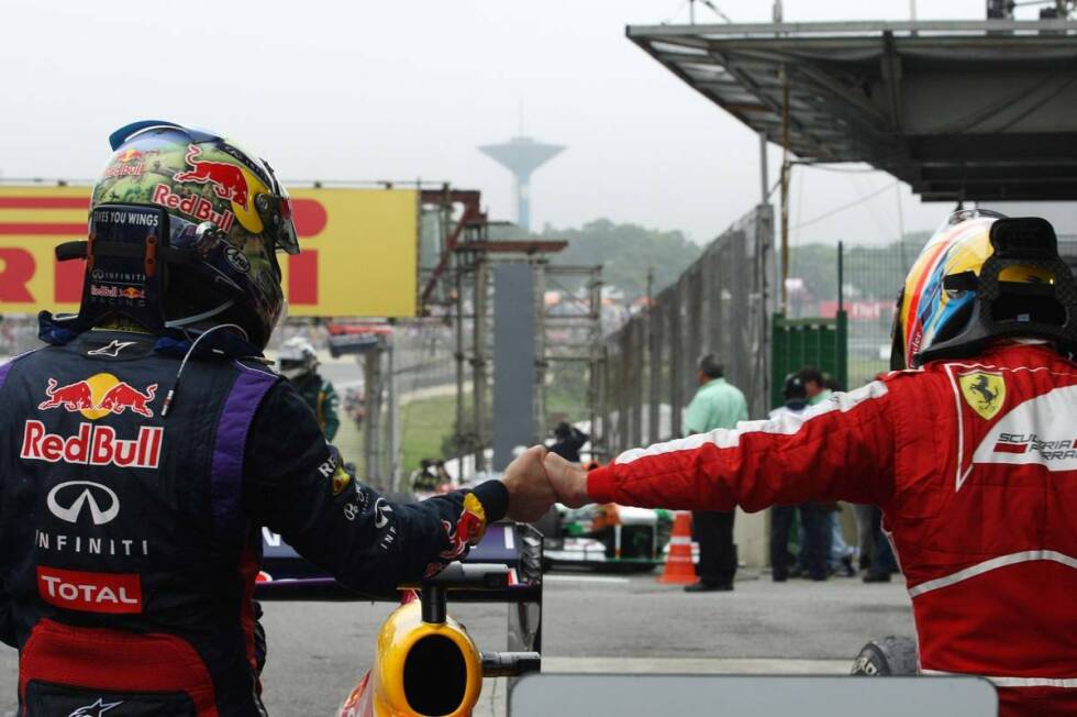 Foto zur News: As (Spanien): &quot;Alonso beendet das Jahr auf dem Podium hinter Webber und Vettel. Der ist ein Pilot, der Geschichte schreibt, und so muss man es sagen. Der eine denkt nur an den anderen: Beide schauen bereits auf Australien 2014.&quot;