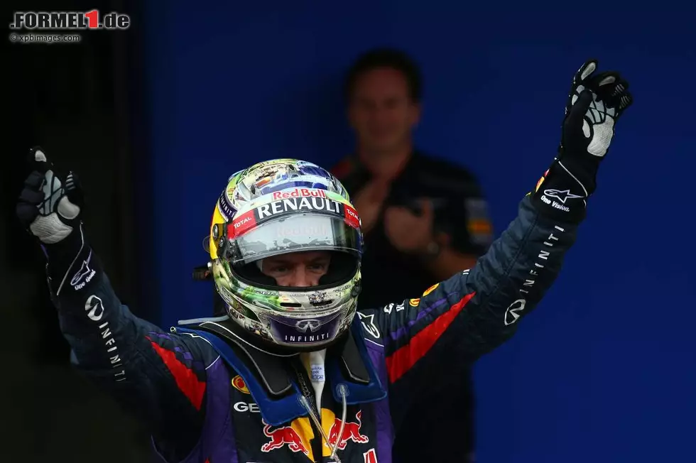 Foto zur News: The Telegraph (Großbritannien): "Sebastian Vettel stoppt Mark Webber bei seinem neunten Sieg in Serie in Brasilien. Er hatte seinen Teamkameraden gewarnt, dass er ihm keinen emotionalen Sieg zum Abschied schenken würde, und Sebastian Vettel hielt Wort. Der viermalige Weltmeister rundete eine viermonatige - manche würden sagen vierjährige - Dominanz mit dem Sieg in Brasilien ab."