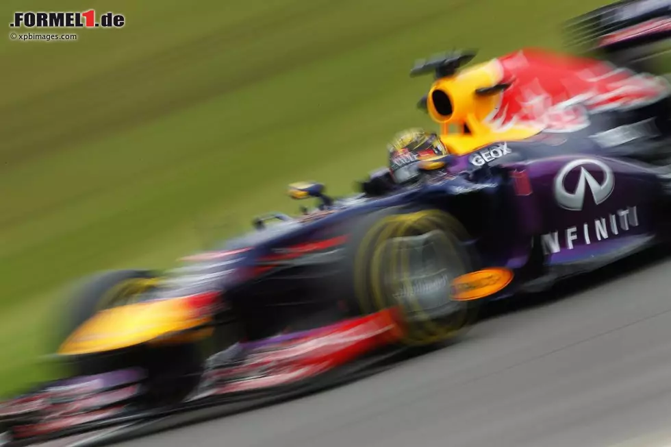 Sport (Spanien): "Demonstration der Stärke von Vettel bei seinem Heimrennen. Der Meister setzt sich in einem Herzschlagfinale gegen Räikkönen durch, Alonso verpasst das Podium." Foto zur News: Sport (Spanien): "Demonstration der Stärke von Vettel bei seinem Heimrennen. Der Meister setzt sich in einem Herzschlagfinale gegen Räikkönen durch, Alonso verpasst das Podium."
