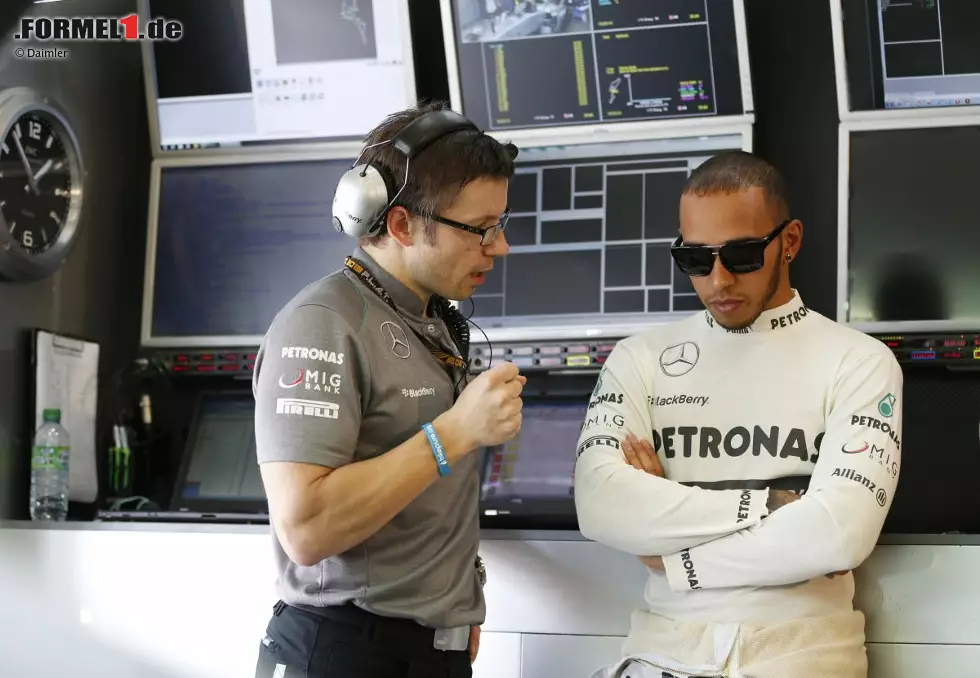 The Sun (England): "Nach sechs Jahren des Wartens hat Sebastian Vettel erstmals in seiner Karriere den Großen Preis von Deutschland gewonnen. Unglaublich, dass der dreimalige Weltmeister sein Heimrennen noch nie zuvor gewinnen konnte. Vettel profitiert dabei allerdings von einem Alptraum-Rennen des von der Pole Position startenden Lewis Hamilton im Mercedes." Foto zur News: The Sun (England): "Nach sechs Jahren des Wartens hat Sebastian Vettel erstmals in seiner Karriere den Großen Preis von Deutschland gewonnen. Unglaublich, dass der dreimalige Weltmeister sein Heimrennen noch nie zuvor gewinnen konnte. Vettel profitiert dabei allerdings von einem Alptraum-Rennen des von der Pole Position startenden Lewis Hamilton im Mercedes."