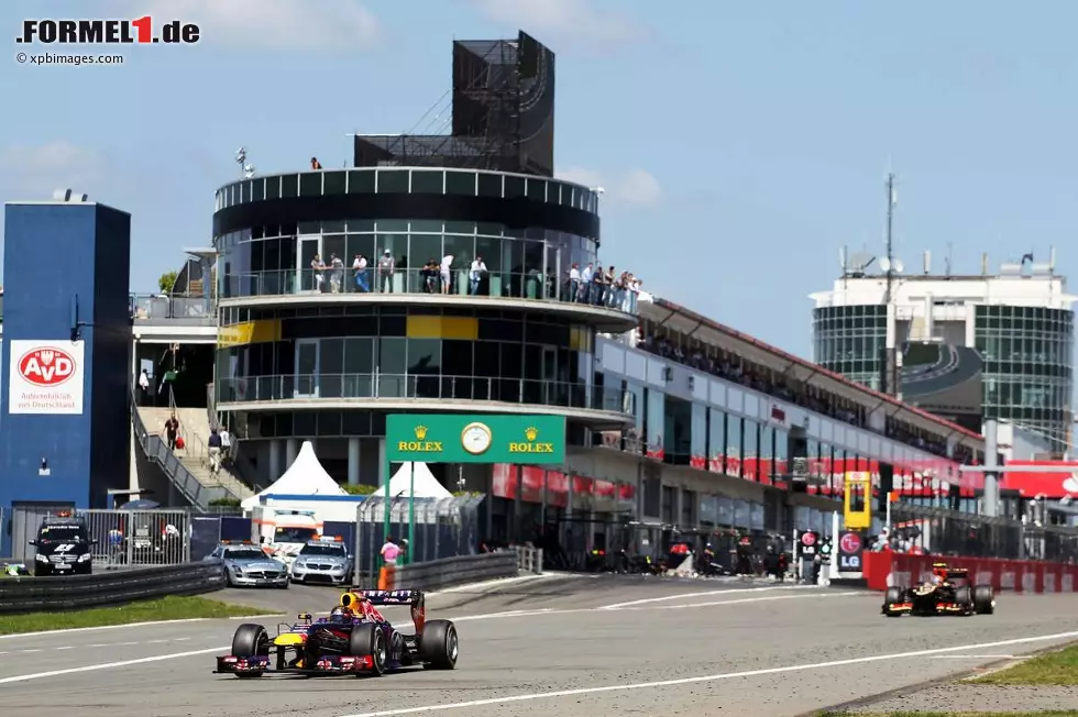 Neue Zürcher Zeitung (Schweiz): "Vettel erdauert ersten Heimsieg. Der deutsche Titelhalter gewinnt den Formel-1-GP auf dem Nürburgring dank eines starken Finishes." Foto zur News: Neue Zürcher Zeitung (Schweiz): "Vettel erdauert ersten Heimsieg. Der deutsche Titelhalter gewinnt den Formel-1-GP auf dem Nürburgring dank eines starken Finishes."