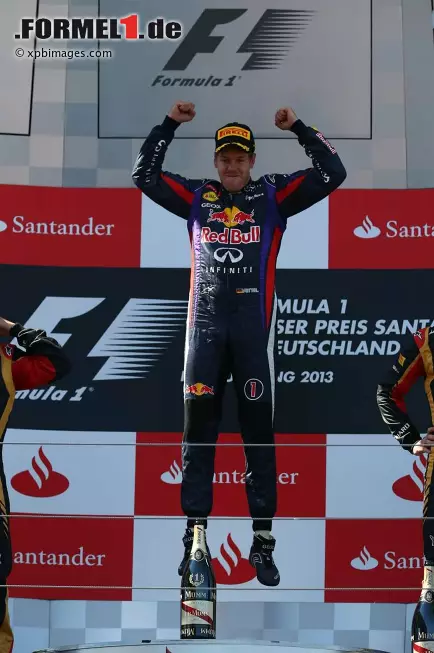 Estadio Deportivo (Spanien): "Vettel gewinnt zuhause und zieht in der Fahrerwertung davon. Sebastian Vettel wurde am Ende zum Propheten im eigenen Land: Kaum zu glauben, aber wahr: Zum ersten Mal holt er den Sieg zuhause." Foto zur News: Estadio Deportivo (Spanien): "Vettel gewinnt zuhause und zieht in der Fahrerwertung davon. Sebastian Vettel wurde am Ende zum Propheten im eigenen Land: Kaum zu glauben, aber wahr: Zum ersten Mal holt er den Sieg zuhause."