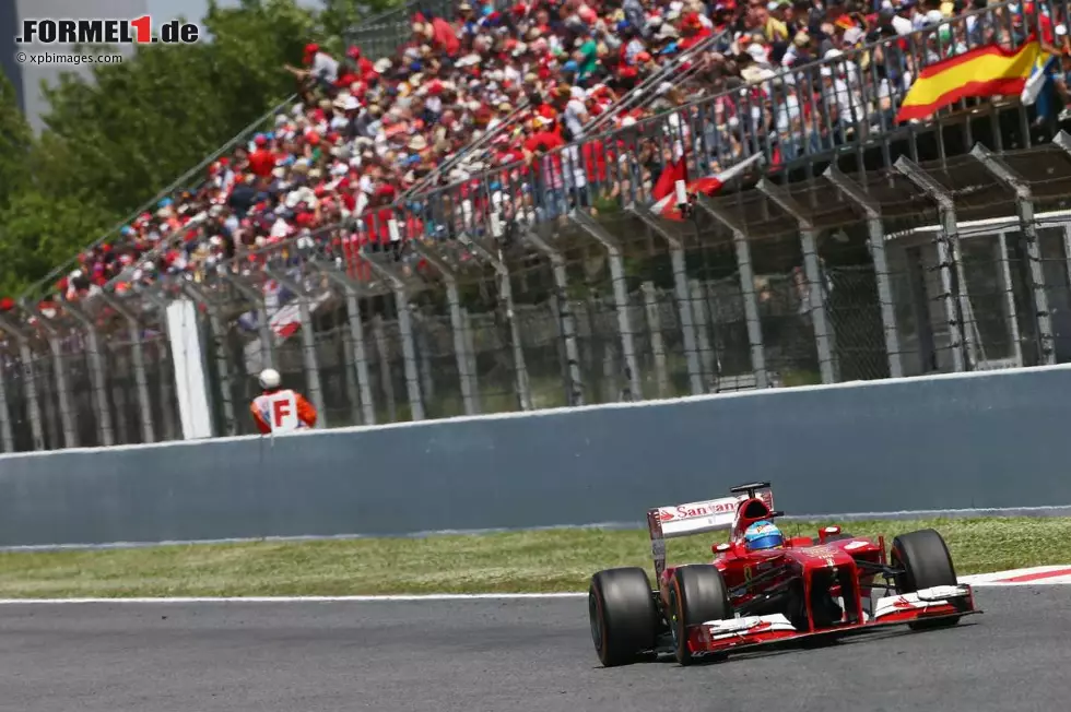 L'Équipe (Frankreich): "Alonso, König von Spanien. Nach guten und schlechten Resultaten in den ersten vier Rennen versagte Fernando Alonso vor seinen Landsleuten nicht. Sein zweiter Sieg macht die WM wieder spannend, da Sebastian Vettel trotz guter Startposition und eines perfekten Starts nicht auf das Podium fuhr." Foto zur News: L'Équipe (Frankreich): "Alonso, König von Spanien. Nach guten und schlechten Resultaten in den ersten vier Rennen versagte Fernando Alonso vor seinen Landsleuten nicht. Sein zweiter Sieg macht die WM wieder spannend, da Sebastian Vettel trotz guter Startposition und eines perfekten Starts nicht auf das Podium fuhr."