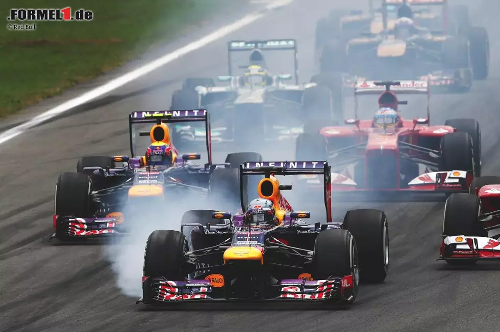 L'Equipe (Frankreich): "Nicht überraschend setzt sich Vettel in einem spannungslosen Rennen in Monza durch und baut seine Führung in der WM-Wertung aus. Von Zeit zu Zeit kann man nachvollziehen, dass seine Dominanz die Zuschauer müde macht." Foto zur News: L'Equipe (Frankreich): "Nicht überraschend setzt sich Vettel in einem spannungslosen Rennen in Monza durch und baut seine Führung in der WM-Wertung aus. Von Zeit zu Zeit kann man nachvollziehen, dass seine Dominanz die Zuschauer müde macht."