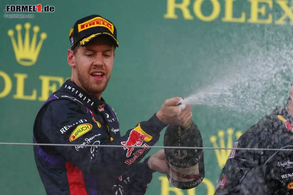 Die Presse (Österreich): "Ichiban! Ichiban! ("Erster! Erster!"), schrie Sebastian Vettel nach der Zieldurchfahrt in den Funk, nachdem ihm eine taktische Meisterleistung beim Grand Prix von Japan den fünften Sieg in Folge beschert hatte. Sein 35. Sieg auf einer seiner Lieblingsstrecken aber genügte nicht für die vorzeitige WM-Entscheidung, denn Rivale Fernando Alonso hielt mit dem vierten Platz seine theoretische Chance am Leben." Foto zur News: Die Presse (Österreich): "Ichiban! Ichiban! ("Erster! Erster!"), schrie Sebastian Vettel nach der Zieldurchfahrt in den Funk, nachdem ihm eine taktische Meisterleistung beim Grand Prix von Japan den fünften Sieg in Folge beschert hatte. Sein 35. Sieg auf einer seiner Lieblingsstrecken aber genügte nicht für die vorzeitige WM-Entscheidung, denn Rivale Fernando Alonso hielt mit dem vierten Platz seine theoretische Chance am Leben."