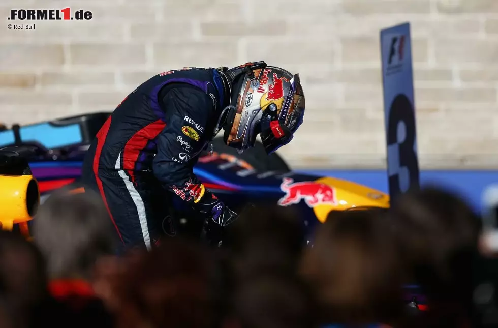 L'Equipe (Frankreich): "Ohne zu zittern hat sich Sebastian Vettel in Austin durchgesetzt. Er baute seine Siegesserie aus, die jetzt historisch ist. Ein Rekord für Vettel, und nicht einer der unbedeutsamen." Foto zur News: L'Equipe (Frankreich): "Ohne zu zittern hat sich Sebastian Vettel in Austin durchgesetzt. Er baute seine Siegesserie aus, die jetzt historisch ist. Ein Rekord für Vettel, und nicht einer der unbedeutsamen."