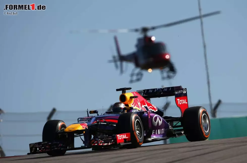 The Telegraph (Großbritannien): "Er ist bekannt als der Staat mit dem einsamen Stern, und es gab nur einen Mann, der das Tänzchen in Texas gewinnen könnte. Nach seinem achten Sieg und dem gebrochenen Rekord zeigte Vettel seine weiche Seite, auch wenn die Zuneigungsbekundungen diesmal nicht seiner Freundin Hanna, sondern seinem Team galten." Foto zur News: The Telegraph (Großbritannien): "Er ist bekannt als der Staat mit dem einsamen Stern, und es gab nur einen Mann, der das Tänzchen in Texas gewinnen könnte. Nach seinem achten Sieg und dem gebrochenen Rekord zeigte Vettel seine weiche Seite, auch wenn die Zuneigungsbekundungen diesmal nicht seiner Freundin Hanna, sondern seinem Team galten."