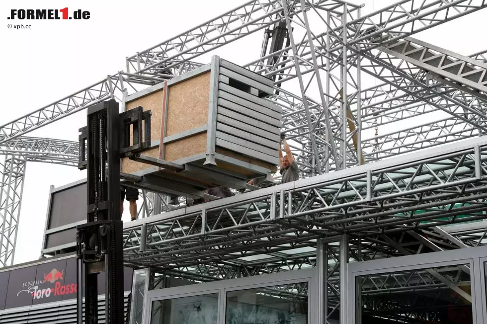 Der Aufbau der "Energy Station" dauert mehrere Tage. Der Bau kann immer wieder auf- und abgebaut werden, er ist modular aufgebaut. Foto zur News: Der Aufbau der "Energy Station" dauert mehrere Tage. Der Bau kann immer wieder auf- und abgebaut werden, er ist modular aufgebaut.