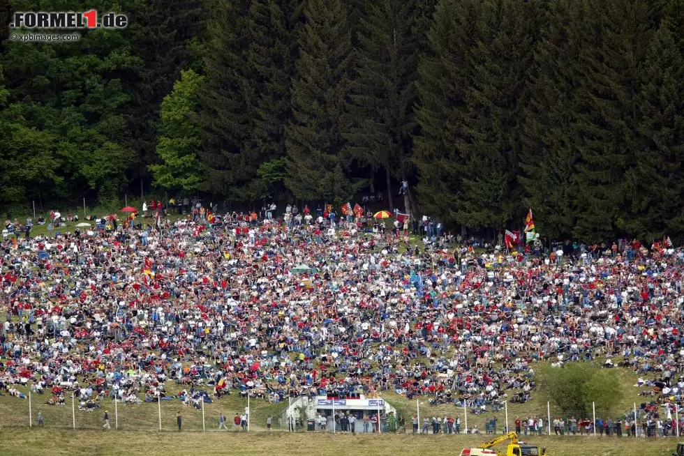 Foto zur News: Die Motorsport-Leidenschaft der Österreicher ist aber immer noch ungebrochen.