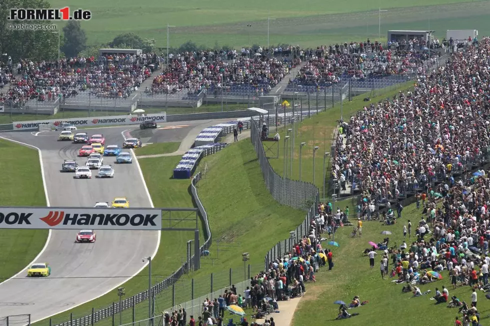 Als die Formel 1 noch in weiter Ferne schien, war zumindest die DTM wieder da: Seit 2011 gastiert die Tourenwagen-Meisterschaft in Spielberg. Ab 2014 dann auch wieder die Königsklasse. Servus in Österreich! Foto zur News: Als die Formel 1 noch in weiter Ferne schien, war zumindest die DTM wieder da: Seit 2011 gastiert die Tourenwagen-Meisterschaft in Spielberg. Ab 2014 dann auch wieder die Königsklasse. Servus in Österreich!