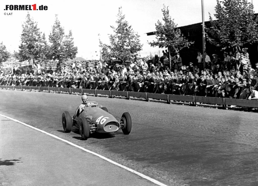 Foto zur News: Ascari gewinnt auf Ferrari sogar in die Saison 1953 hinein, verteidigt seinen 1952 eroberten WM-Titel erfolgreich. Insgesamt neun Siege en suite hatte er am Ende zu Buche stehen.
