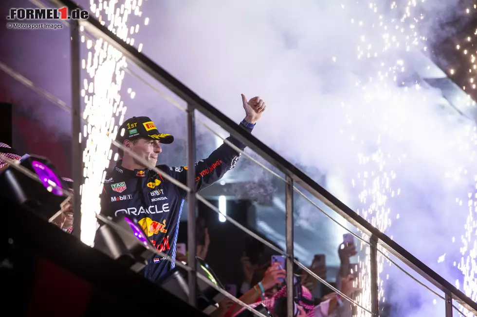 Nachdem Verstappens Serie mit einem fünften Platz beim Singapur-Grand-Prix 2023 endet, startet er danach in Japan direkt eine neue. Diese erstreckt sich dann bis in die Saison 2024, wo er nach dem zweiten Rennen des Jahres in Saudi-Arabien noch einmal bei übergreifend neun Siegen in Folge steht. Foto zur News: Nachdem Verstappens Serie mit einem fünften Platz beim Singapur-Grand-Prix 2023 endet, startet er danach in Japan direkt eine neue. Diese erstreckt sich dann bis in die Saison 2024, wo er nach dem zweiten Rennen des Jahres in Saudi-Arabien noch einmal bei übergreifend neun Siegen in Folge steht.