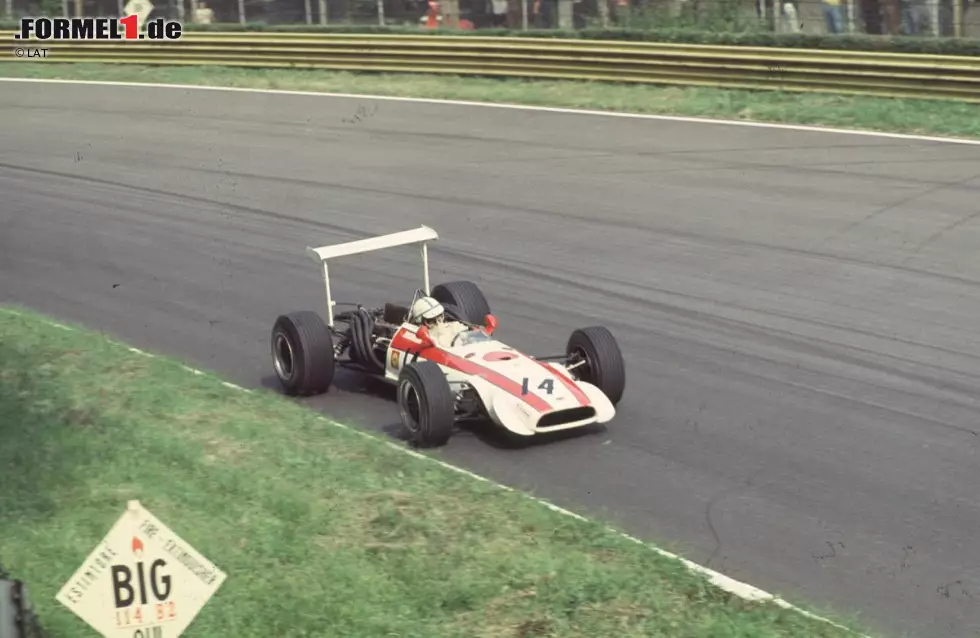 Foto zur News: Honda, 77; #1 John Surtees, Honda, Monza (Italien) 1968
