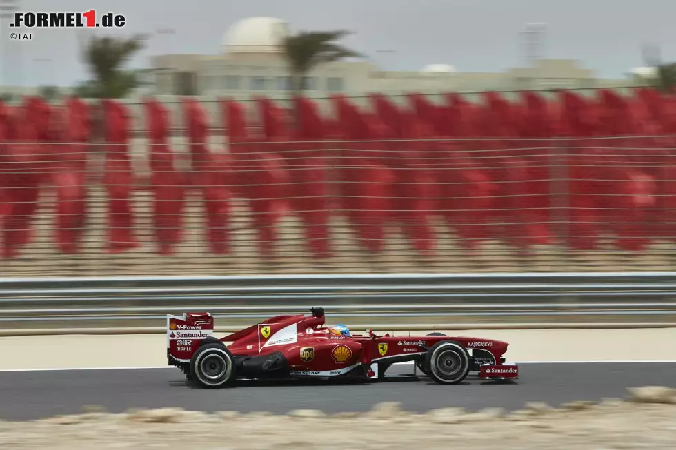 Denn in Bahrain beginnt die rote Fassade zu bröckeln. Im Qualifying steht Alonso als Dritter noch einmal in der ersten Startreihe - ein letztes Mal bis zum Saisonfinale in Brasilien. Foto zur News: Denn in Bahrain beginnt die rote Fassade zu bröckeln. Im Qualifying steht Alonso als Dritter noch einmal in der ersten Startreihe - ein letztes Mal bis zum Saisonfinale in Brasilien.