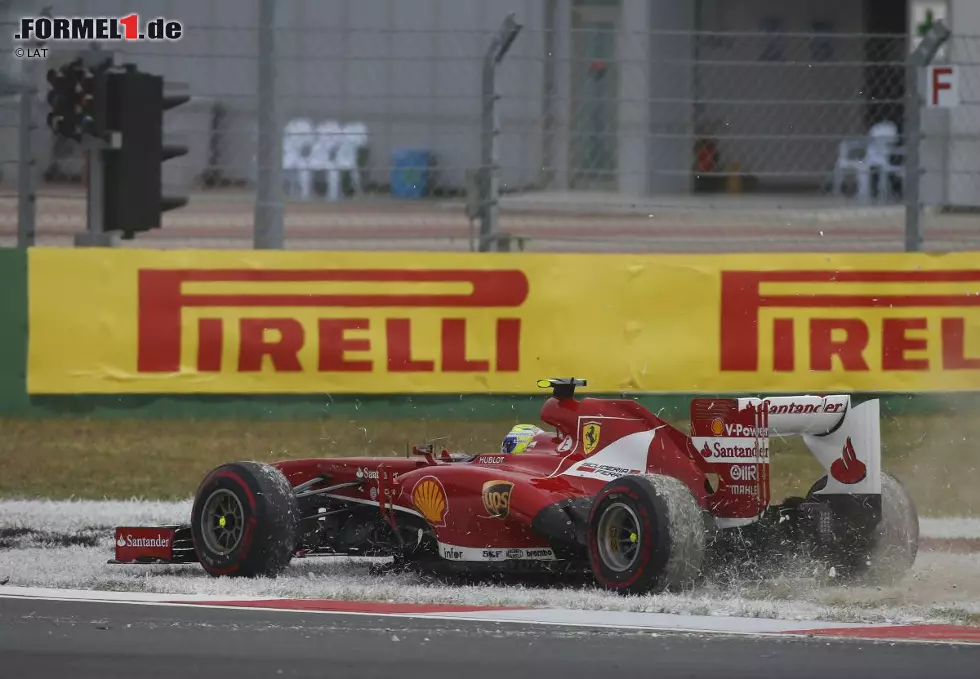 Foto zur News: Auch bei Massa läuft&#039;s nicht viel besser als bei Ferraris Nummer 1: Nach einer Startkarambolage in Südkorea belegt der Brasilianer lediglich Platz neun. In der Konstrukteurs-WM hat Mercedes nun nur noch einen Zähler Rückstand auf die Scuderia.