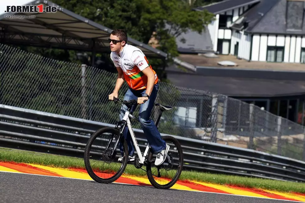 Im Regen-Qualifying von Spa-Francorchamps setzt di Resta als einziger Fahrer von Anfang an auf Intermediates - und holt sich damit beinahe die Pole-Position. Am Ende erklimmt er nicht nur Eau Rouge, sondern auch den fünften Startplatz. Es sollte das letzte Top-10-Qualifying der Saison für Force India bleiben. Foto zur News: Im Regen-Qualifying von Spa-Francorchamps setzt di Resta als einziger Fahrer von Anfang an auf Intermediates - und holt sich damit beinahe die Pole-Position. Am Ende erklimmt er nicht nur Eau Rouge, sondern auch den fünften Startplatz. Es sollte das letzte Top-10-Qualifying der Saison für Force India bleiben.