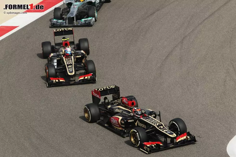 Vierter Grand Prix des Jahres, und immer deutlicher zeichnet sich ab: Der E21 ist ein reifenschonender Racer, aber kein guter Qualifyer. Räikkönen/Grosjean wiederholen trotzdem das Vorjahresergebnis, fahren von den Startplätzen acht und elf noch auf das Podium. Lotus ist damit vorläufig Zweiter der Konstrukteurs-WM. Foto zur News: Vierter Grand Prix des Jahres, und immer deutlicher zeichnet sich ab: Der E21 ist ein reifenschonender Racer, aber kein guter Qualifyer. Räikkönen/Grosjean wiederholen trotzdem das Vorjahresergebnis, fahren von den Startplätzen acht und elf noch auf das Podium. Lotus ist damit vorläufig Zweiter der Konstrukteurs-WM.