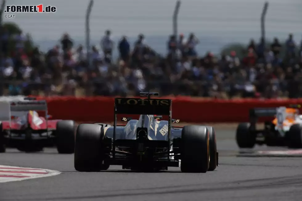 In Silverstone geht Räikkönen "all in", verpokert einen sicher scheinenden zweiten Platz, weil er während der Safety-Car-Phase nicht mehr zum Reifenwechsel kommt und alles auf Sieg setzt. Aber das geht schief: Es wird Platz fünf. Foto zur News: In Silverstone geht Räikkönen "all in", verpokert einen sicher scheinenden zweiten Platz, weil er während der Safety-Car-Phase nicht mehr zum Reifenwechsel kommt und alles auf Sieg setzt. Aber das geht schief: Es wird Platz fünf.