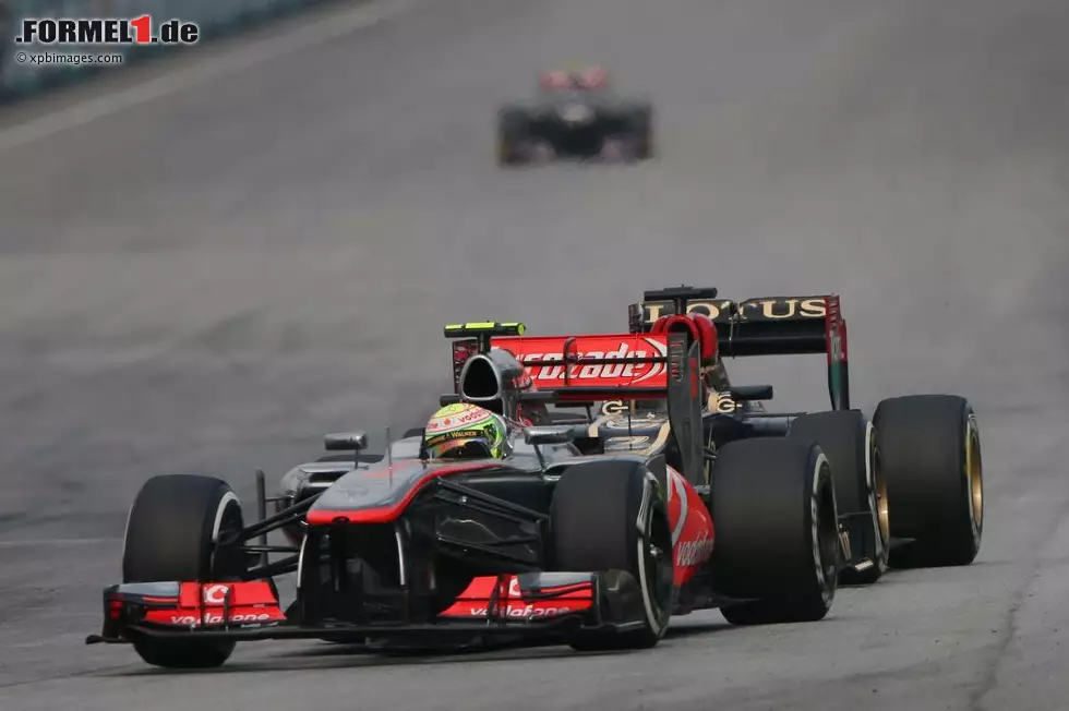 In Malaysia holt Perez seine ersten beiden WM-Pünktchen für McLaren und damit die Kohlen aus dem Feuer. Ohne zusätzlichen Reifenwechsel wäre vielleicht sogar ein sechster Rang möglich gewesen. Foto zur News: In Malaysia holt Perez seine ersten beiden WM-Pünktchen für McLaren und damit die Kohlen aus dem Feuer. Ohne zusätzlichen Reifenwechsel wäre vielleicht sogar ein sechster Rang möglich gewesen.