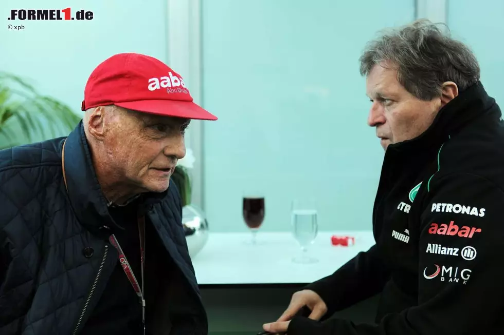 Foto zur News: Aber nicht nur auf Fahrerseite hat sich das Team neu aufgestellt: Auch Motorsportchef Norbert Haug verlässt den Hersteller nach 22 Jahren Tätigkeit. Sein Nachfolger wird der Österreicher Toto Wolff, der zusammen mit dem neuen Aufsichtsrats-Vorsitzenden Niki Lauda frischen Wind in den Rennstall bringen soll.