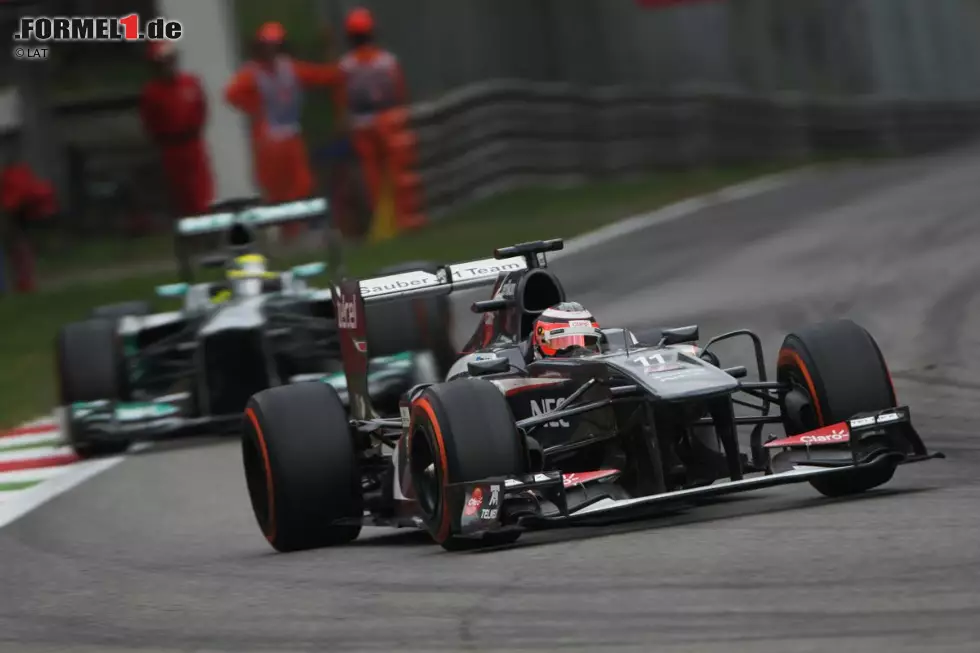 Nico gegen Nico heißt es beim Europa-Finale in Monza: Nico Hülkenberg treibt seinen Landsmann fast zur Verzweiflung. Rosberg ist eines der ersten Opfer, das den Sauber-Aufschwung der zweiten Saisonhälfte hautnah miterleben darf. Teamkollege Hamilton kann vom Kampf um Platz fünf nach seinem Aus in Q2 nur träumen und muss eingestehen: "Ich bin gefahren wie ein Idiot. So schlecht war ich schon seit Jahren nicht mehr." Foto zur News: Nico gegen Nico heißt es beim Europa-Finale in Monza: Nico Hülkenberg treibt seinen Landsmann fast zur Verzweiflung. Rosberg ist eines der ersten Opfer, das den Sauber-Aufschwung der zweiten Saisonhälfte hautnah miterleben darf. Teamkollege Hamilton kann vom Kampf um Platz fünf nach seinem Aus in Q2 nur träumen und muss eingestehen: "Ich bin gefahren wie ein Idiot. So schlecht war ich schon seit Jahren nicht mehr."