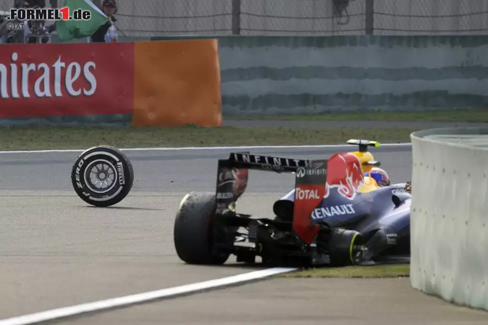 Foto zur News: Vergne geht in Schanghai dennoch leer aus. Er wird ausgerechnet ein Opfer von Mark Webber, an dessen Red Bull ein Rad locker wird.