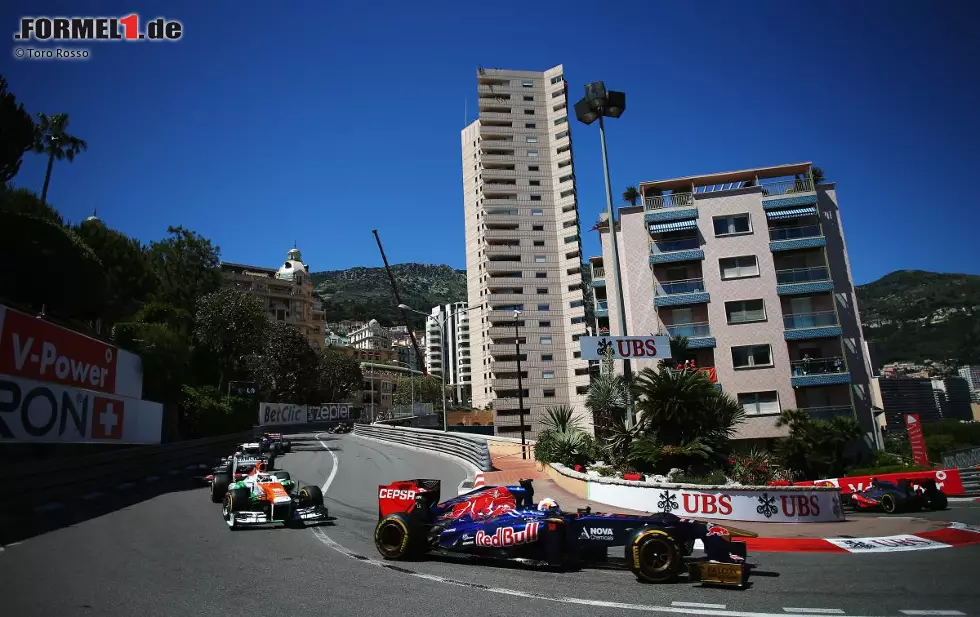 Foto zur News: In Monaco lässt Toro Rosso im Qualifying wieder gemischte Verhältnisse ungenutzt. Während Ricciardo mit Romain Grosjean kollidiert, blickt Vergne erste Reihe fußfrei auf die tollen Überholmanöver von Adrian Sutil gegen die Ex-Champions Button und Alonso. Am Ende wird der Franzose guter Achter.