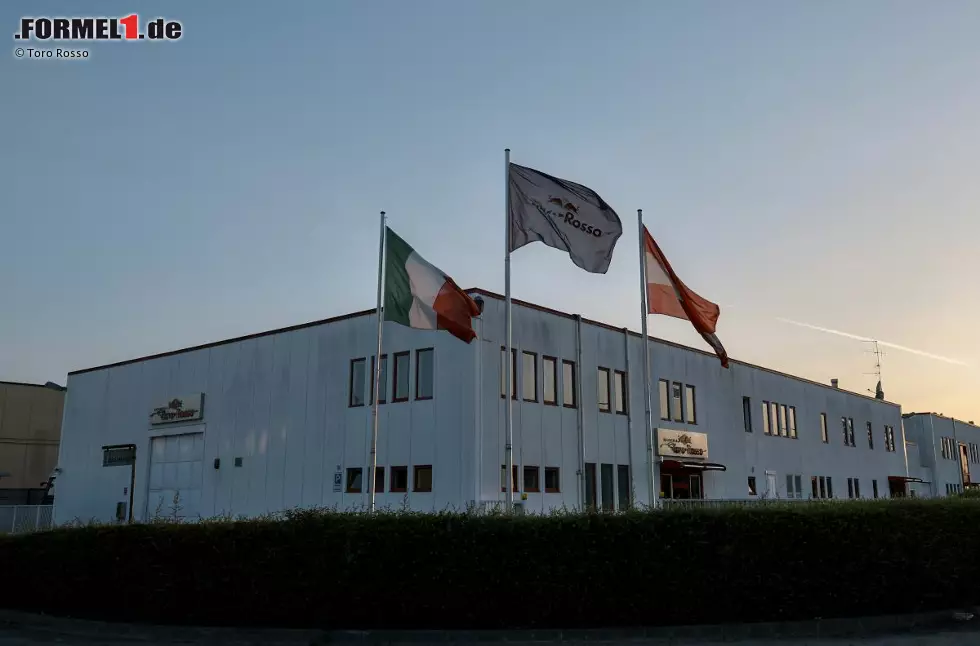 Foto zur News: ... und bringt sich maßgeblich in den Ausbau der Fabrik im italienischen Faenza ein. Diese feuert 2013 erstmals aus allen Rohren.