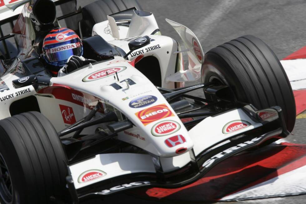 Foto zur News: Ende 2005 hat Barrichello genug davon, Schumachers Wasserträger zu sein. Als immerhin zweimaliger Vizeweltmeister (2002 und 2004) wechselt er zu Honda. In Monaco 2006 fährt er mit dem Helm von Landsmann Tony Kanaan als Vierter sein bestes Saisonergebnis ein. Kanaan führt am selben Tag mit Barrichellos Helmdesign das Indy 500 an, wird aber nur Fünfter.