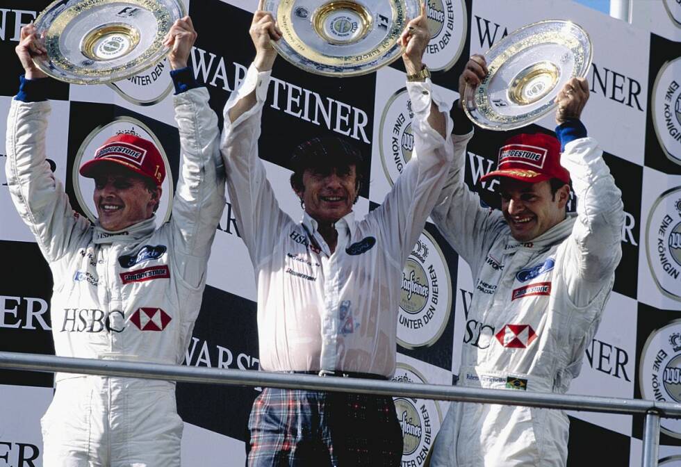 Foto zur News: 1999 feiert Barrichello auf dem Nürburgring Jackie Stewarts größten Triumph als Teamchef. Den Sieg im verrückten Regenrennen sichert sich Teamkollege Johnny Herbert. Barrichello wird Dritter, muss auf seinen ersten Sieg aber weiter warten.