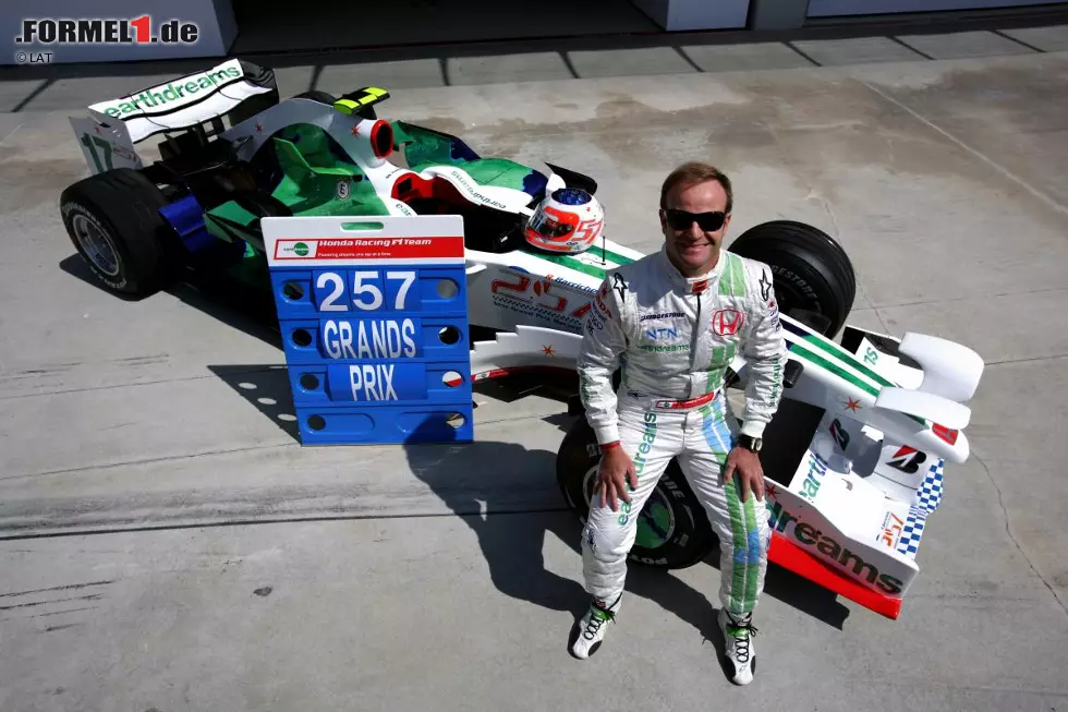 Ein Meilenstein: Beim Grand Prix der Türkei 2008 fährt Barrichello den 257. Grand Prix seiner Karriere und überholt damit Riccardo Patrese als längstdienenden Formel-1-Piloten aller Zeiten. Foto zur News: Ein Meilenstein: Beim Grand Prix der Türkei 2008 fährt Barrichello den 257. Grand Prix seiner Karriere und überholt damit Riccardo Patrese als längstdienenden Formel-1-Piloten aller Zeiten.
