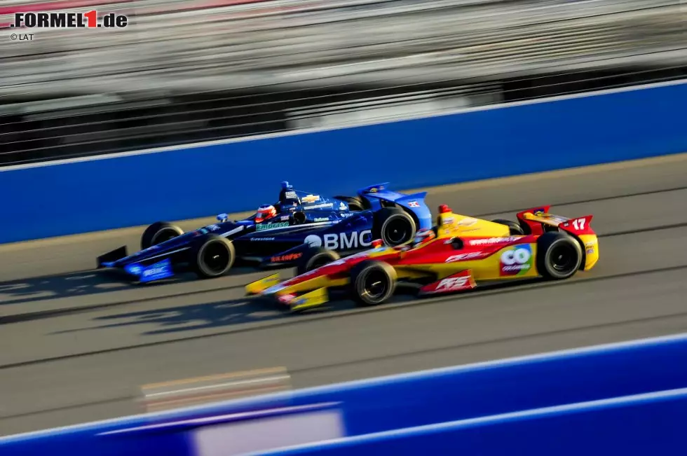 Statt in der Formel 1 fährt "Rubinho" im Jahr 2012 in der IndyCar-Serie - und bricht dabei das Versprechen an seine Ehefrau Silvana, nie im Leben an einem Ovalrennen teilzunehmen. Sein bestes Ergebnis aber kommt auf einem Rundkurs: Platz vier in Sonoma. Nach nur einem Jahr ist aber auch schon wieder Schluss. Foto zur News: Statt in der Formel 1 fährt "Rubinho" im Jahr 2012 in der IndyCar-Serie - und bricht dabei das Versprechen an seine Ehefrau Silvana, nie im Leben an einem Ovalrennen teilzunehmen. Sein bestes Ergebnis aber kommt auf einem Rundkurs: Platz vier in Sonoma. Nach nur einem Jahr ist aber auch schon wieder Schluss.