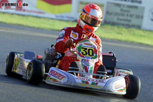Foto zur News: Seiner ersten Liebe im Motorsport blieb "Schumi" immer treu: Auch als Formel-1-Fahrer fährt er regelmäßig Kart und trat 2001 sogar als damals vierfacher Formel-1-Champion bei der Weltmeisterschaft auf seiner Heimstrecke in Kerpen-Manhein an.