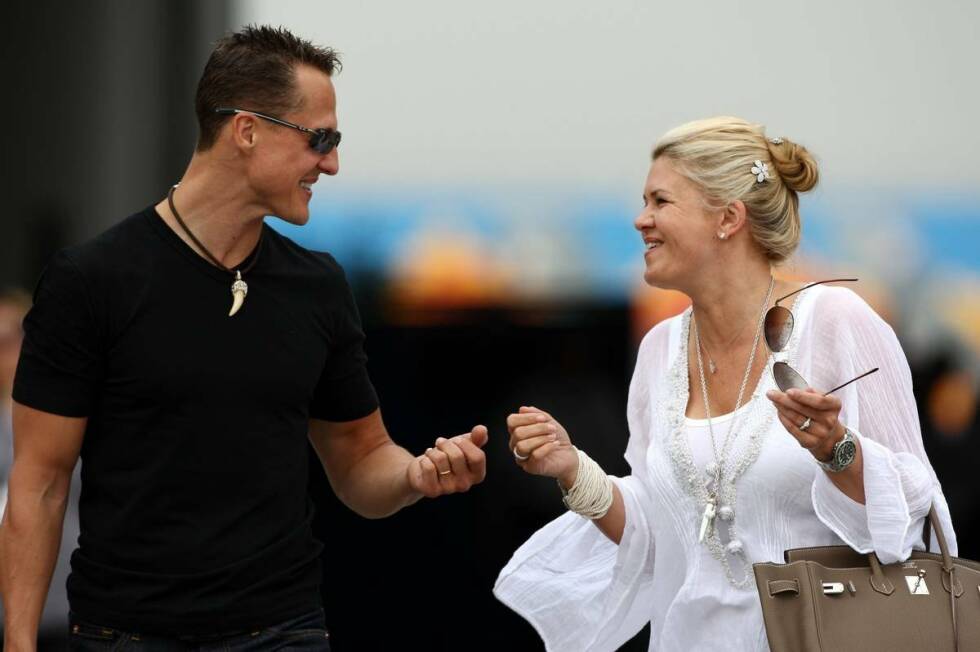 Foto zur News: Durch Ehefrau Corinna entdeckt Michael Schumacher auch seine Liebe zu den Pferden und versucht sich als Western-Reiter.