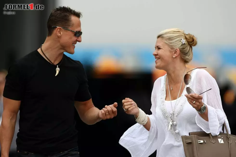 Foto zur News: Durch Ehefrau Corinna entdeckt Michael Schumacher auch seine Liebe zu den Pferden und versucht sich als Western-Reiter.