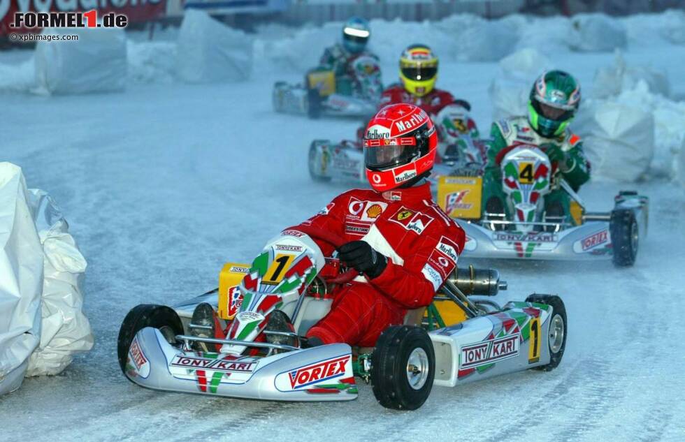 Foto zur News: Beim Wrooom-Event in Madonna di Campiglio wagte sich Schumacher mit dem Kart sogar aufs Eis.