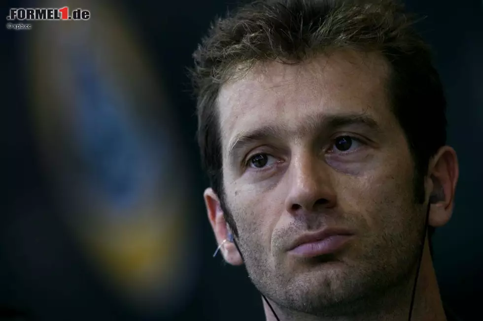 Jarno Trulli (Ex-Formel-1-Pilot): "Michael hat nicht unvernünftig gehandelt, er ist lediglich Ski gefahren, wie viele Väter es mit ihren Kindern tun. In seiner Karriere hat er als Profi stets stark auf Sicherheit geachtet. Dank Michael haben wir in unseren Jahren in der Formel 1 die Sicherheitsstandards wesentlich verbessern können. Es stimmt, dass ein Pilot es gewohnt ist, mit Risiken zusammenzuleben, doch es handelt es sich um ein kalkuliertes Risiko. Das was Schumacher geschehen ist, ist ein Schicksalsschlag, der schwer zu akzeptieren ist. Forza Schumi, wir sind alle auf Deiner Seite." (Il Giornale) Foto zur News: Jarno Trulli (Ex-Formel-1-Pilot): "Michael hat nicht unvernünftig gehandelt, er ist lediglich Ski gefahren, wie viele Väter es mit ihren Kindern tun. In seiner Karriere hat er als Profi stets stark auf Sicherheit geachtet. Dank Michael haben wir in unseren Jahren in der Formel 1 die Sicherheitsstandards wesentlich verbessern können. Es stimmt, dass ein Pilot es gewohnt ist, mit Risiken zusammenzuleben, doch es handelt es sich um ein kalkuliertes Risiko. Das was Schumacher geschehen ist, ist ein Schicksalsschlag, der schwer zu akzeptieren ist. Forza Schumi, wir sind alle auf Deiner Seite." (Il Giornale)