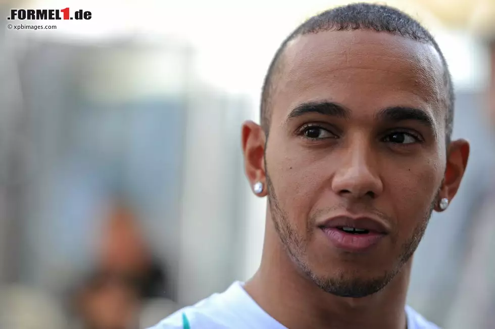 Lewis Hamilton (Formel-1-Pilot): "Meine Gedanken und Gebete und die meiner Familie sind bei Michael und seiner Familie. Ich wünsche ihm schnelle Genesung. Gott schütze ihn. Die Hamiltons." Foto zur News: Lewis Hamilton (Formel-1-Pilot): "Meine Gedanken und Gebete und die meiner Familie sind bei Michael und seiner Familie. Ich wünsche ihm schnelle Genesung. Gott schütze ihn. Die Hamiltons."