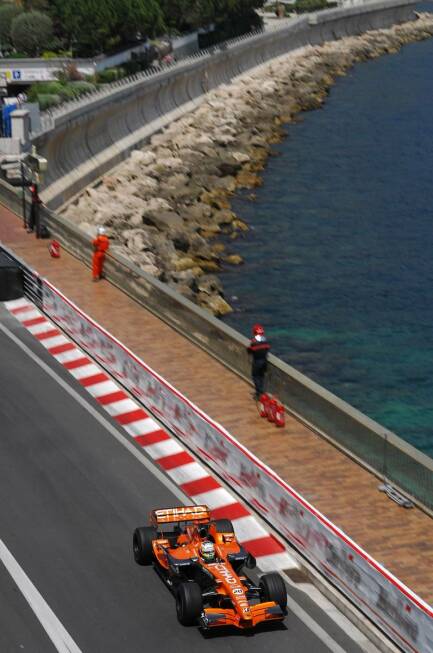 Foto zur News: Mai 2007: Beim Stadtrennen in Monte Carlo zeigt Adrian Sutil seine ganze Klasse und fährt Bestzeit im Freien Training. Damit lässt der Spyker-Pilot erstmals aufhorchen.